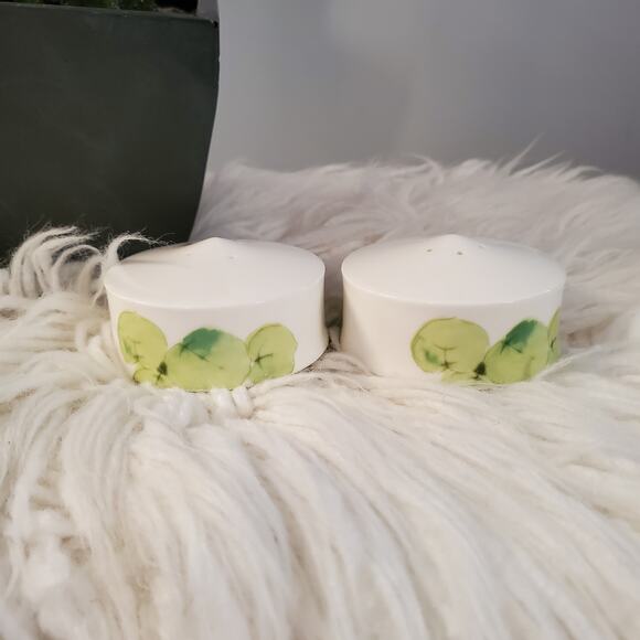 Mikasa Floral Bone China A4187 Salt & Pepper Shaker Set - Picture 2 of 6